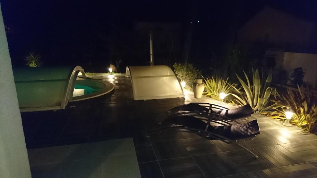 La Maisonnette Du Jardin Narbonne Bagian luar foto